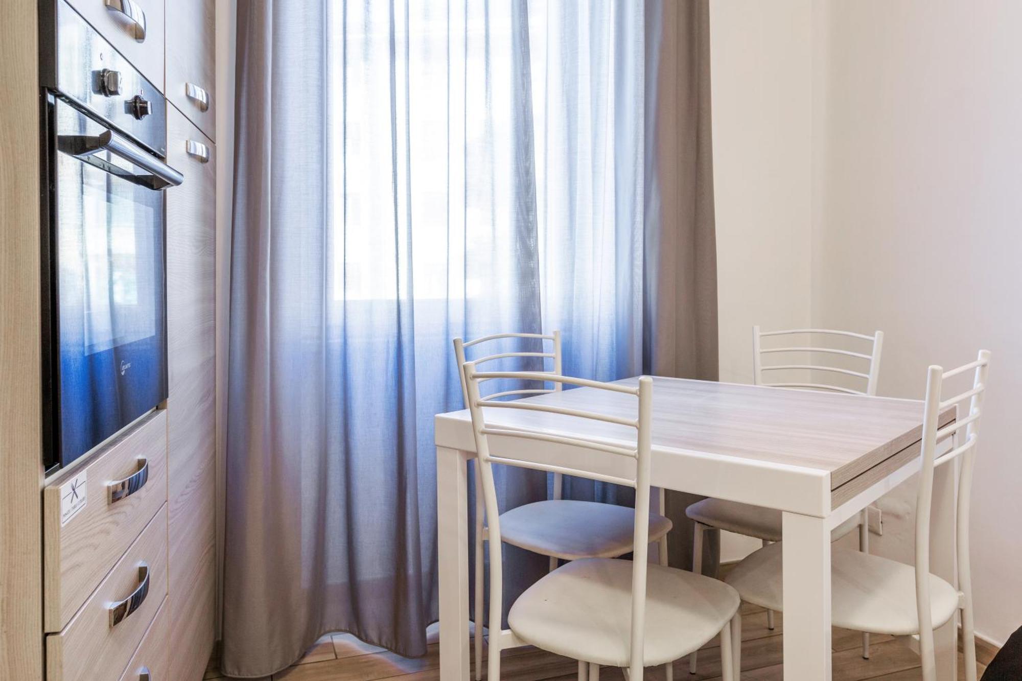 Apartment Luciano Colosseo Rom